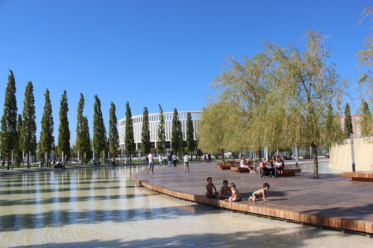 詹姆斯背身单打得分，引领球队节奏