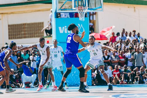 北青：约十人获国足新帅面试资格，邵佳一、李霄鹏等在列